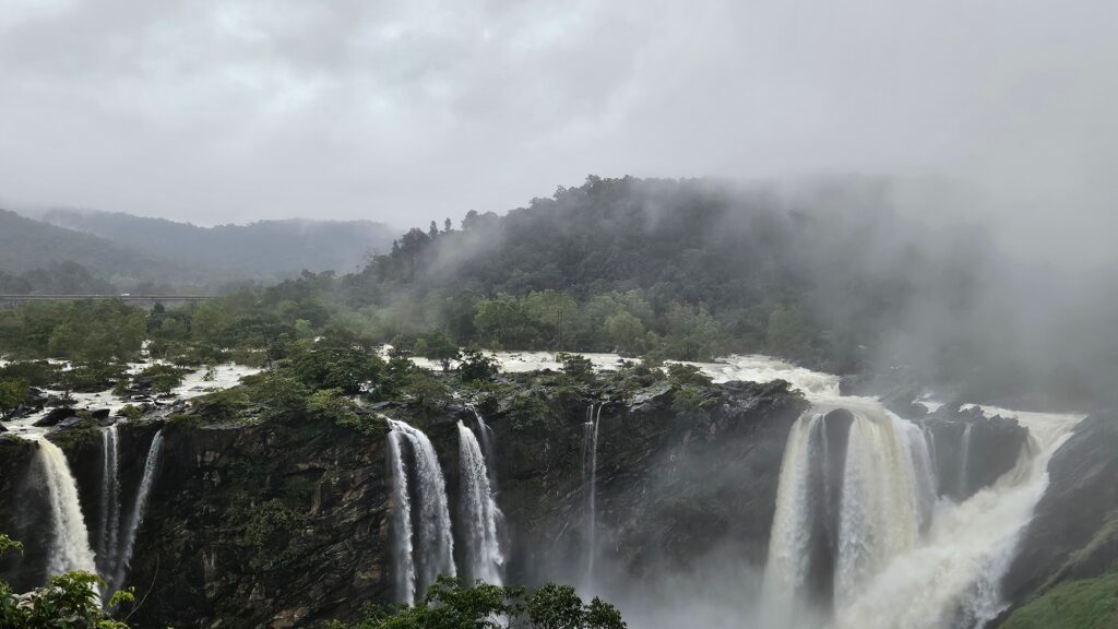 The majestic jog falls